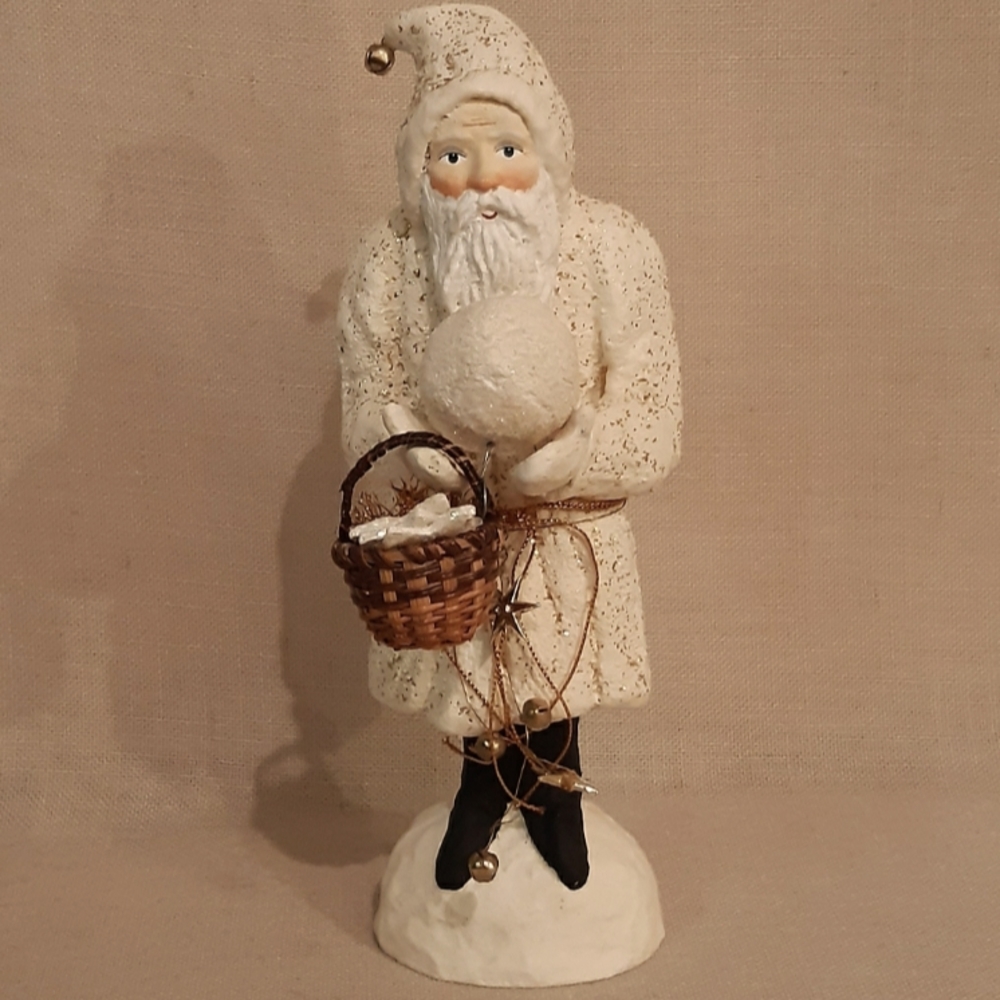 Department 56 Snowman Holding Snowball / Basket